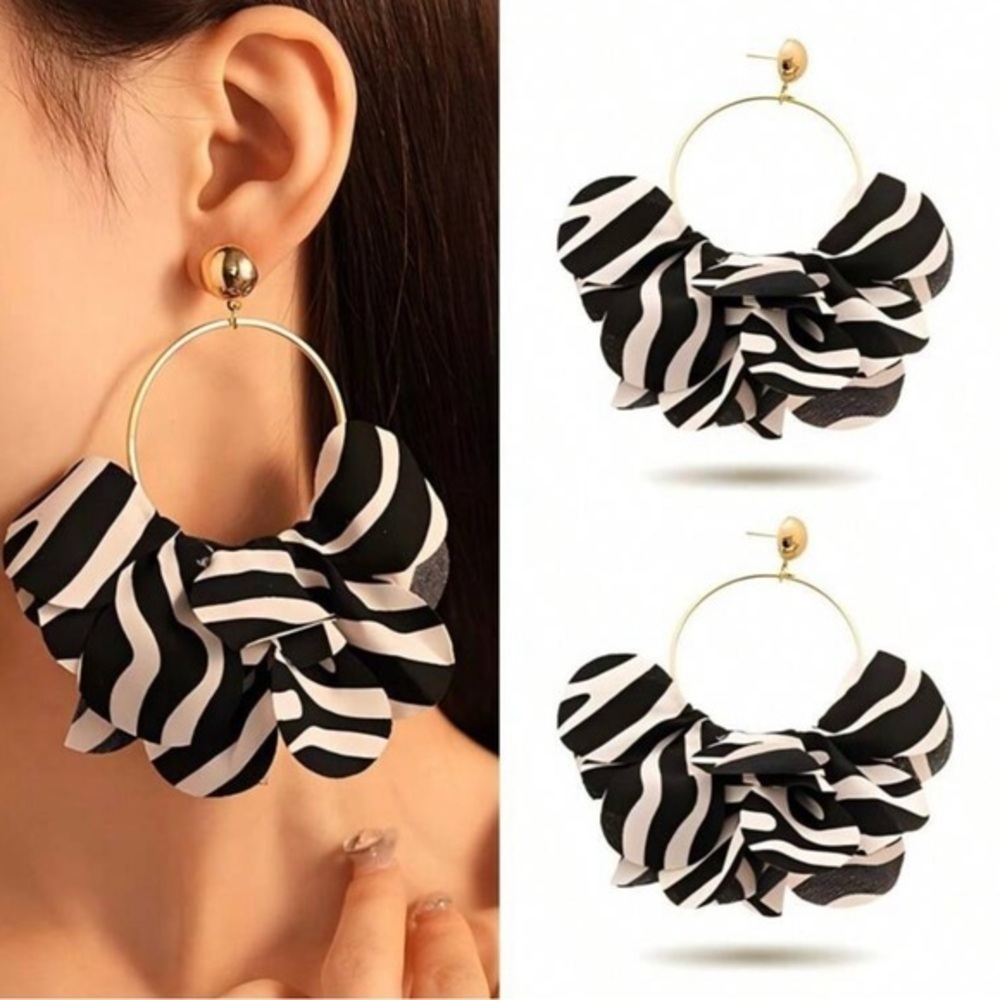 ✨ NEW Elegant Black and White Hoop Earrings - Picture 6 of 6